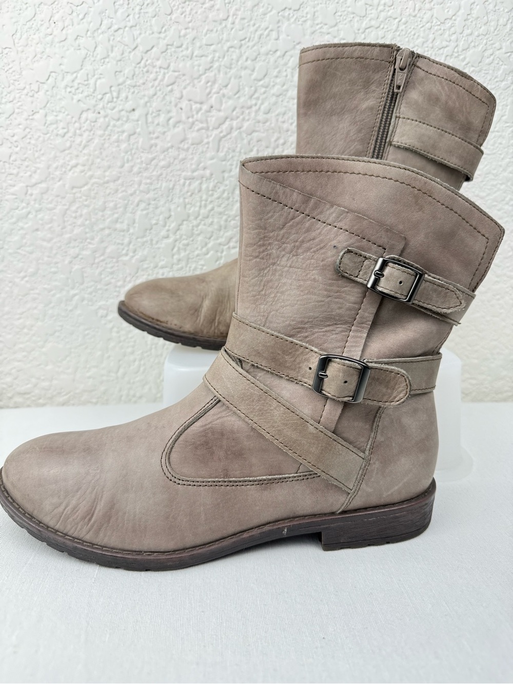 Montana Artisan Crafted | Rylan Taupe Leather Moto Ankle Boots | Size 8